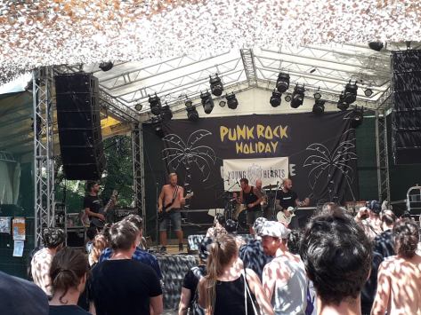 38912430_251963778791871_1354699227086716928_n